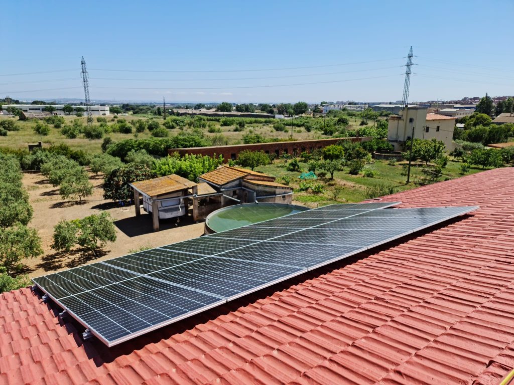 Instalación de placas solares en una masia en Reus